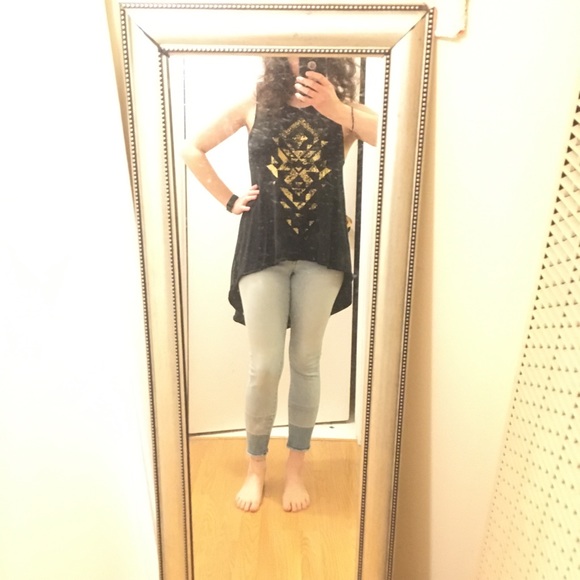 Geometric High Low Flowy Top - Picture 2 of 7